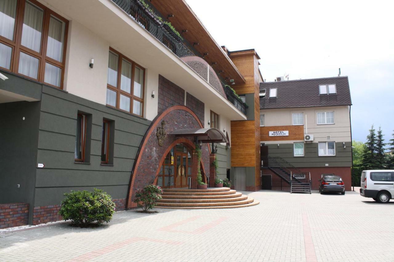 Hotel Pinocy Ledziny Экстерьер фото