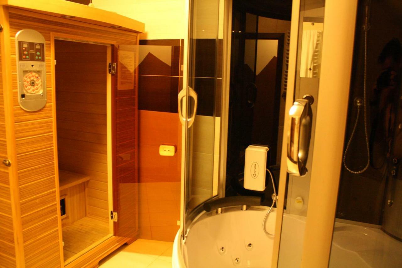 Hotel Pinocy Ledziny Экстерьер фото