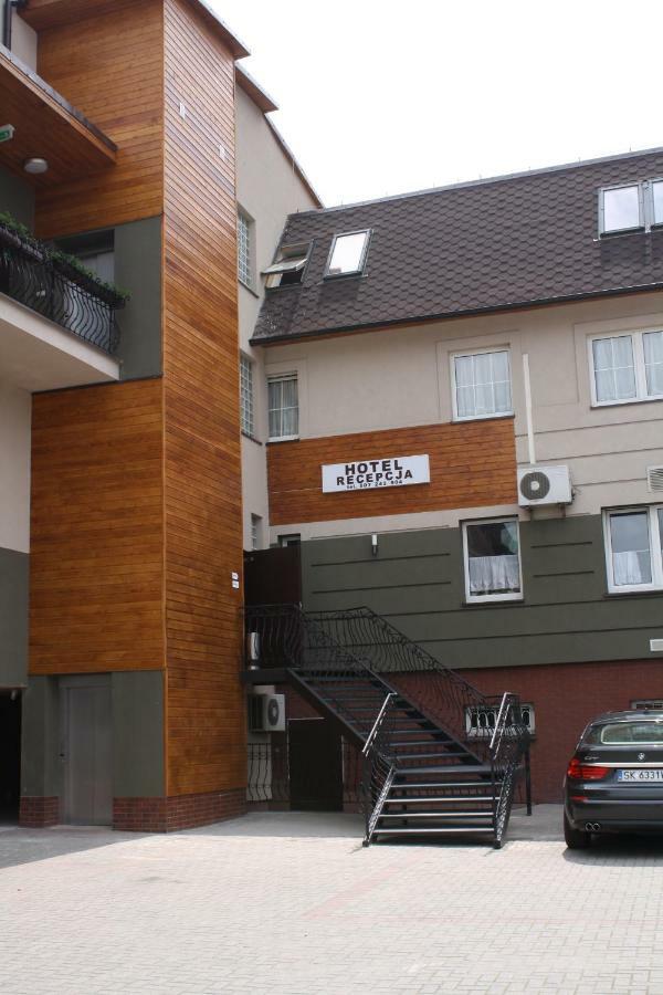 Hotel Pinocy Ledziny Экстерьер фото