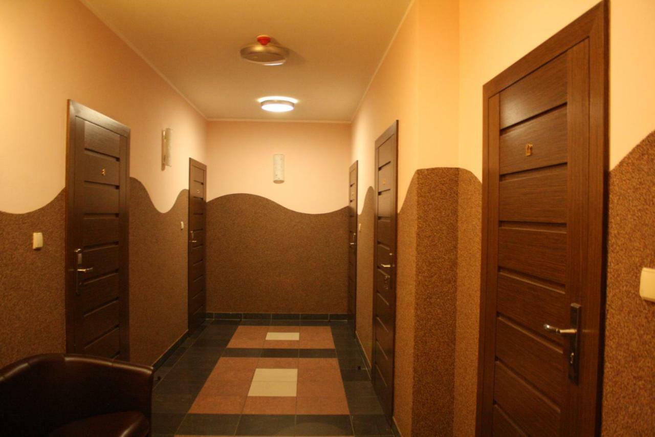 Hotel Pinocy Ledziny Экстерьер фото